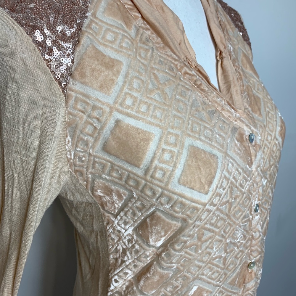 Sheer button down blouse - Picture 4 of 8